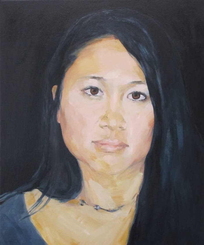 Jonge Aziatische vrouw met lang zwart haar