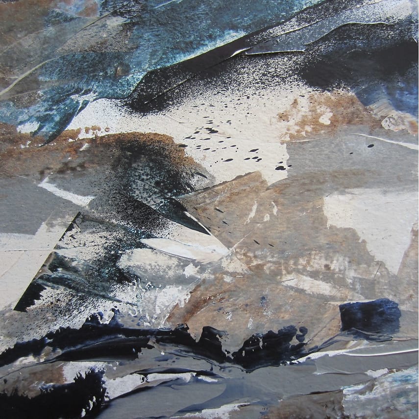 Abstract landschap. Klein vierkant schilderij in acrylverf op papier, verlijmd op doek. Grillige en hoekige vormen in sterke kleuren, grijs, indigo, wit en lichtbruin. .