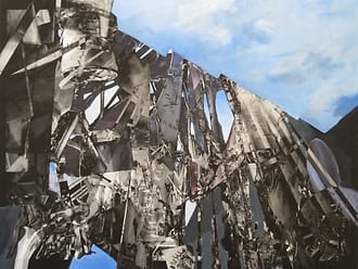 Digitale collage, geprint op doek en daarna beschilderd met acrylverf en aquarelverf. De voorstelling doet denken aan de voet van een hoge berg met daarboven blauwe lucht.