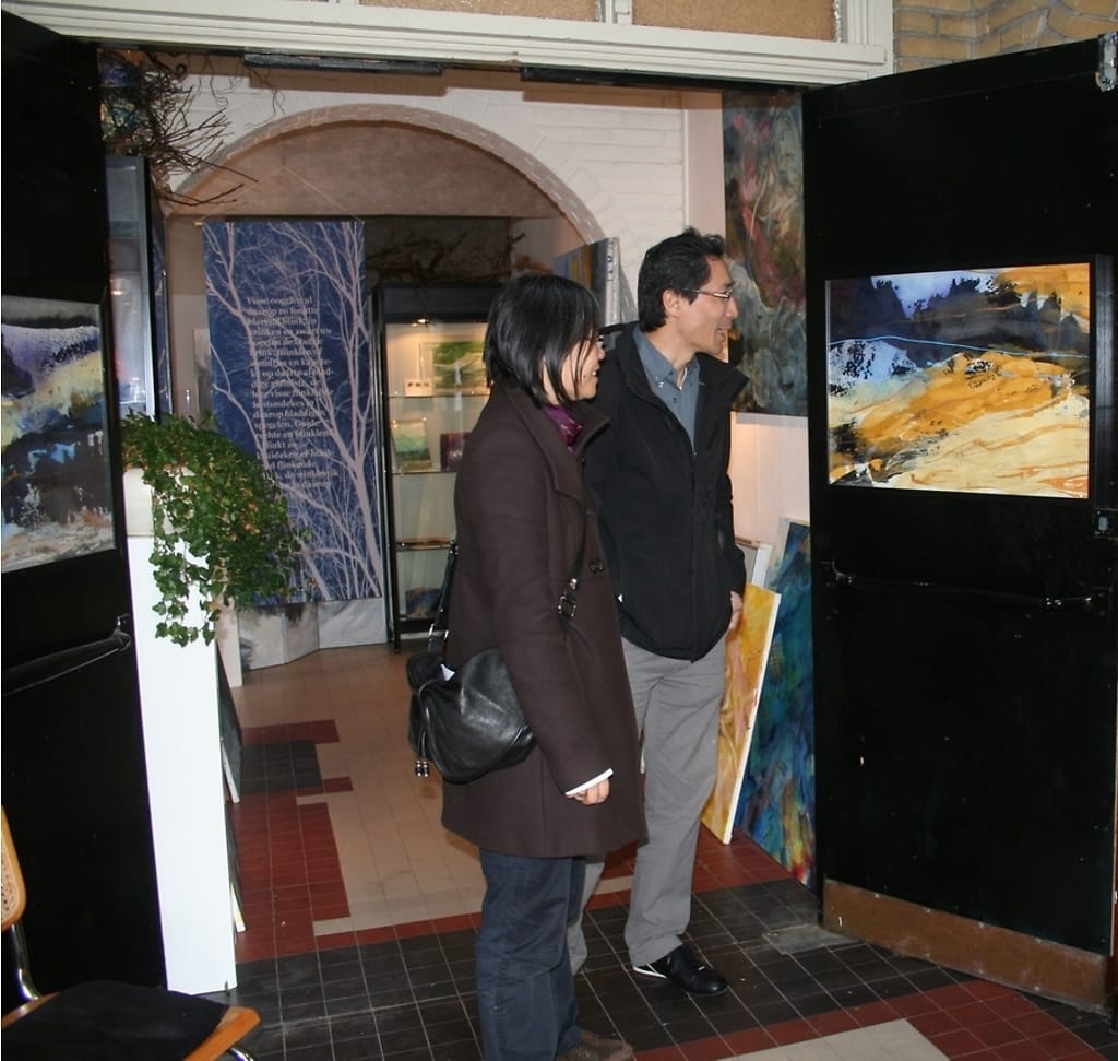 foto van bezoekers in het atelier tijdens atelierroute